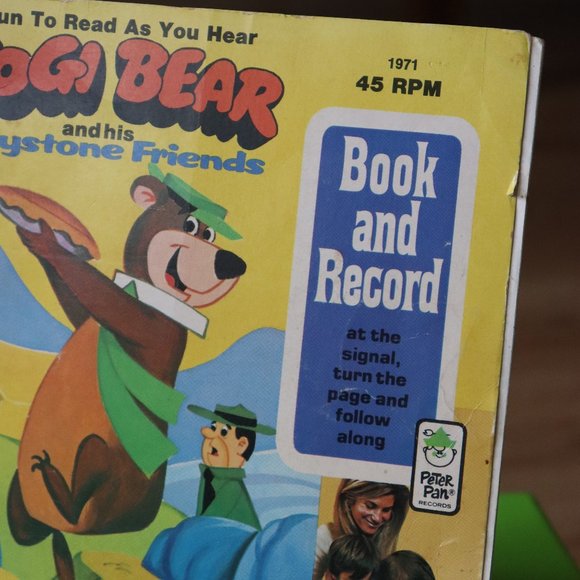 1974 Yogi Bear Jellystone 45 RPM Record & Book - Picture 2 of 5